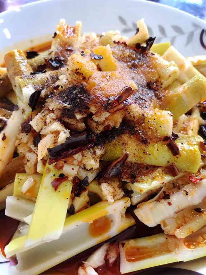 来洪雅觅食.第一次吃这种形式的青菜圆子.