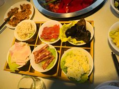 -茅草房·河畔园林火锅