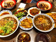 -爆炸头阿姨小四川正宗川味小吃(无任何分店)