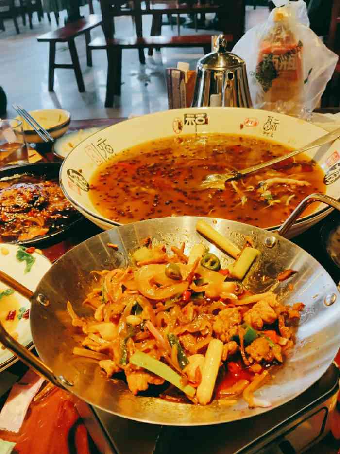 眉州川菜-"新开的,环境挺好,餐具什么的都挺干净,品."-大众点评移动版