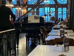 -Majestic Café