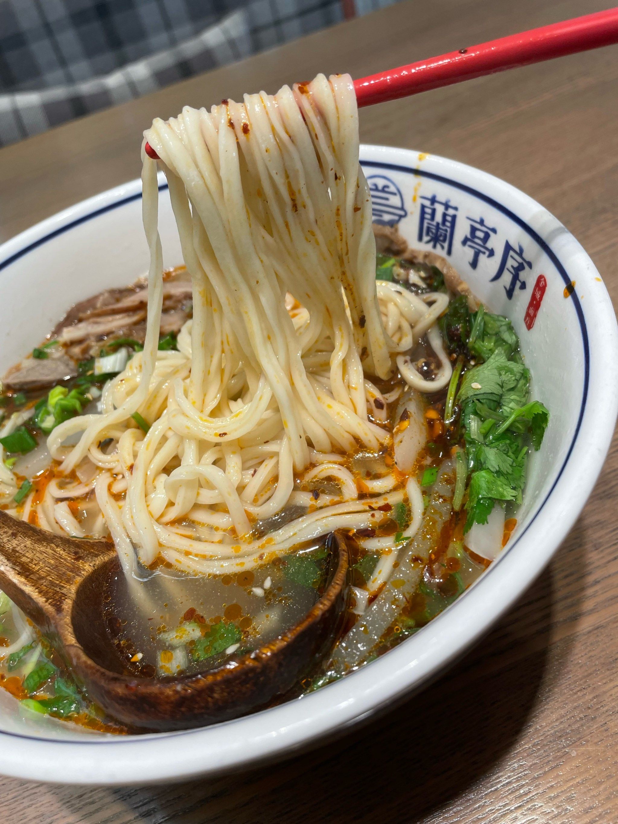 冬日里的一碗牛肉面