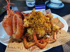 -三亚火车头万人海鲜广场