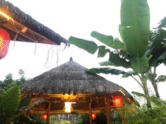 -茅草房·河畔园林火锅