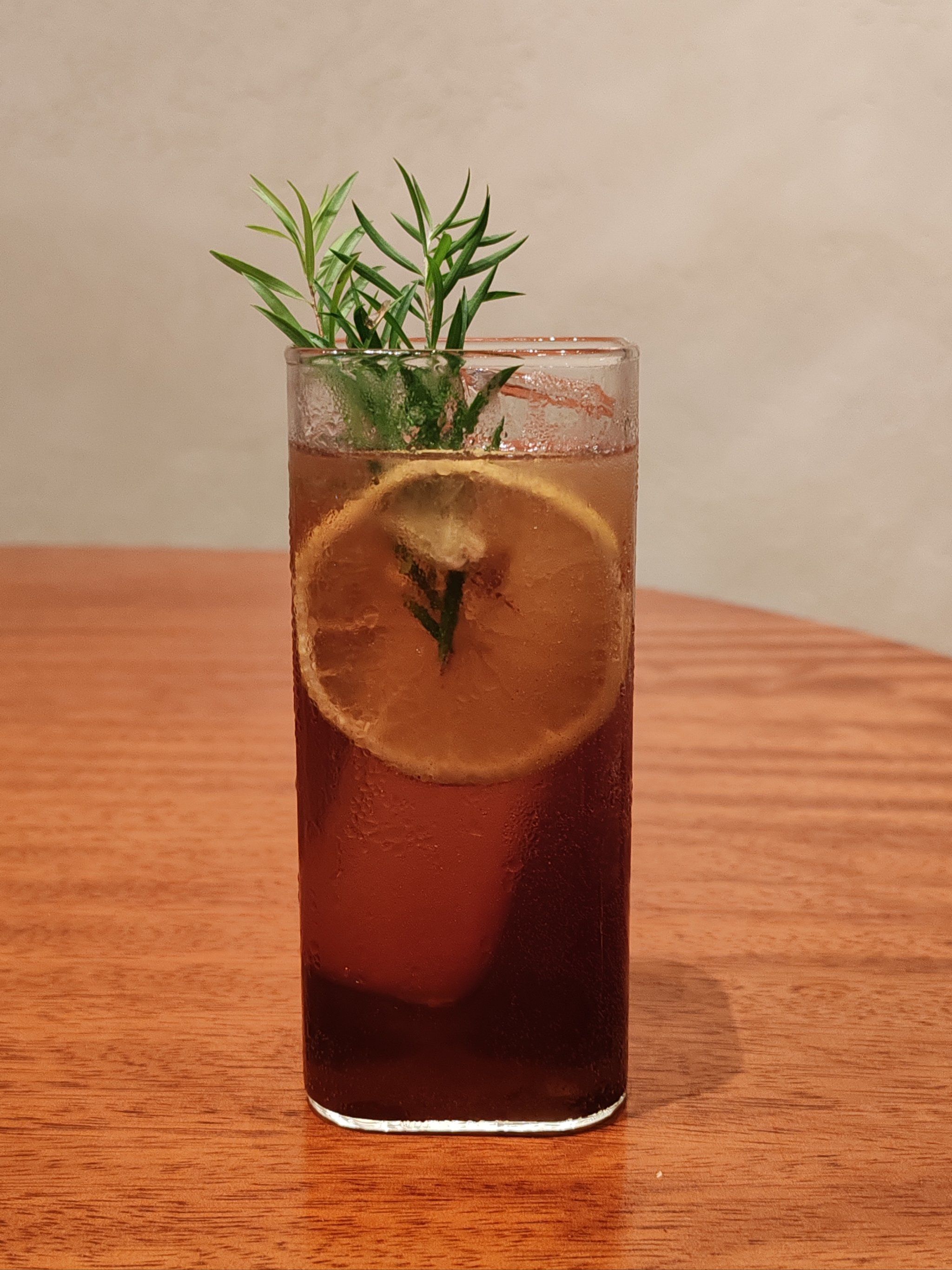 下午特意来吾等闲喝一杯长岛冰茶鸡尾酒!这