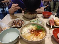 -亮亮面馆(经六路店)