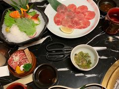 -山川小町·极番烧肉(新地假日广场店)
