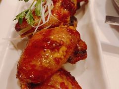 甜辣鸡翅佐以辣蒜汁-WOLFGANG PUCK KITCHEN & BAR(迪士尼小镇店)