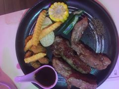 -樱花里音乐餐吧·牛扒椰子鸡(东圃店)