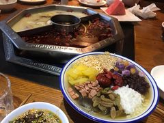 -佬土鹅肠火锅(扬中步行街店)