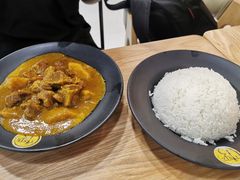咖喱牛腩饭-津津飯堂
