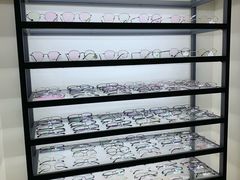 -LOGO眼镜·蔡司品牌折扣店(龙华清湖店)