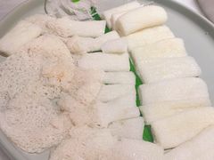 竹荪一家亲例-煲宫猪肚鸡(晶品店)