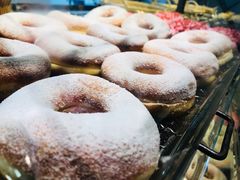 扁桃仁黑巧多纳圈-多乐之日(华贸天地店)