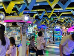 -反斗乐园π·电玩·高空拓展·蹦床(龙华天虹店)