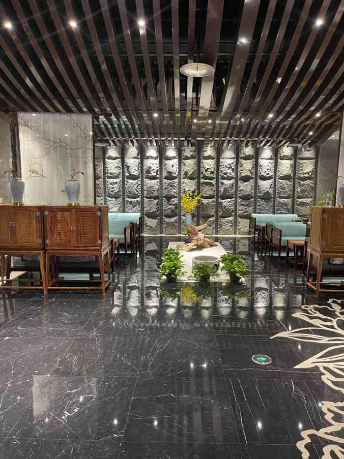 紫蝴蝶足浴(四明广场店)-"学生推荐的,果然得到学生认可的地方不简单.