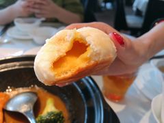 脆皮流沙包-皇朝会.经典传统粤菜(外滩店)