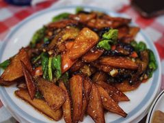 地三鲜-东北哈尔滨酱骨头馆房掌柜铁锅炖