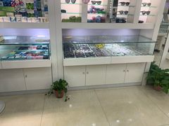 -罗创丹阳眼镜(童卫路店)