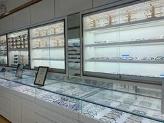 -翰佐蔡司小乐圆·依视路星趣控·暴龙眼镜折扣店