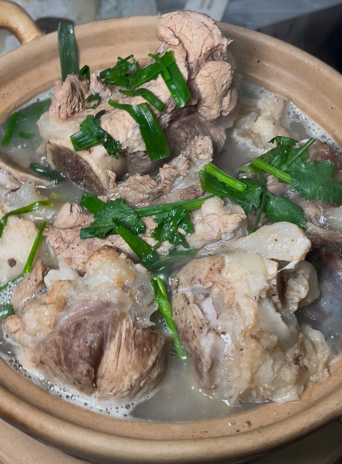 冬天想找一家烧烤大排档就来他们家,气氛到位,口味到胃,吃着烧烤听着