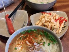 -亮亮面馆(经六路店)