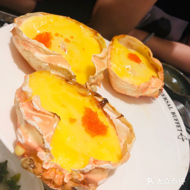 各种贝类 肉肉也很多 水果里面烤榴莲