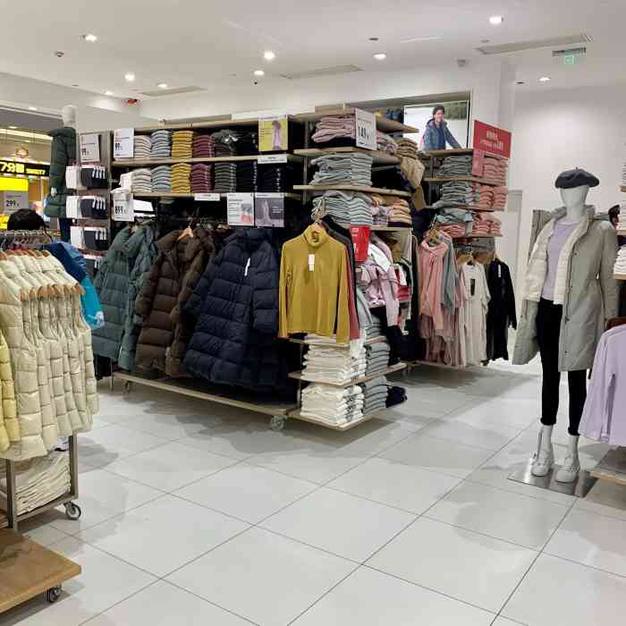 优衣库(上海月星环球港店)-"非常低调和经典款的一个牌子,最常买的就