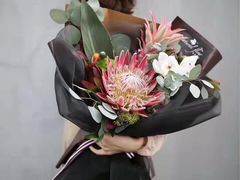 -谷莠子花艺气球派对·绿植造景·花艺沙龙(东海缤纷天地店)