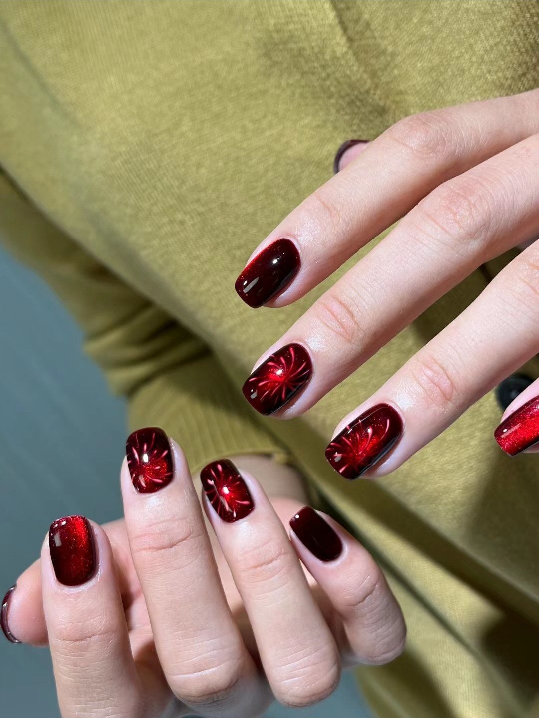 高级暗红烟花美甲