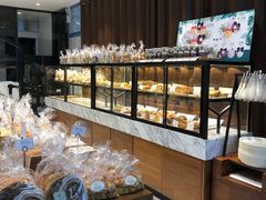 面包甜点陈列柜-莉莲蛋挞(大华悦沢书店)