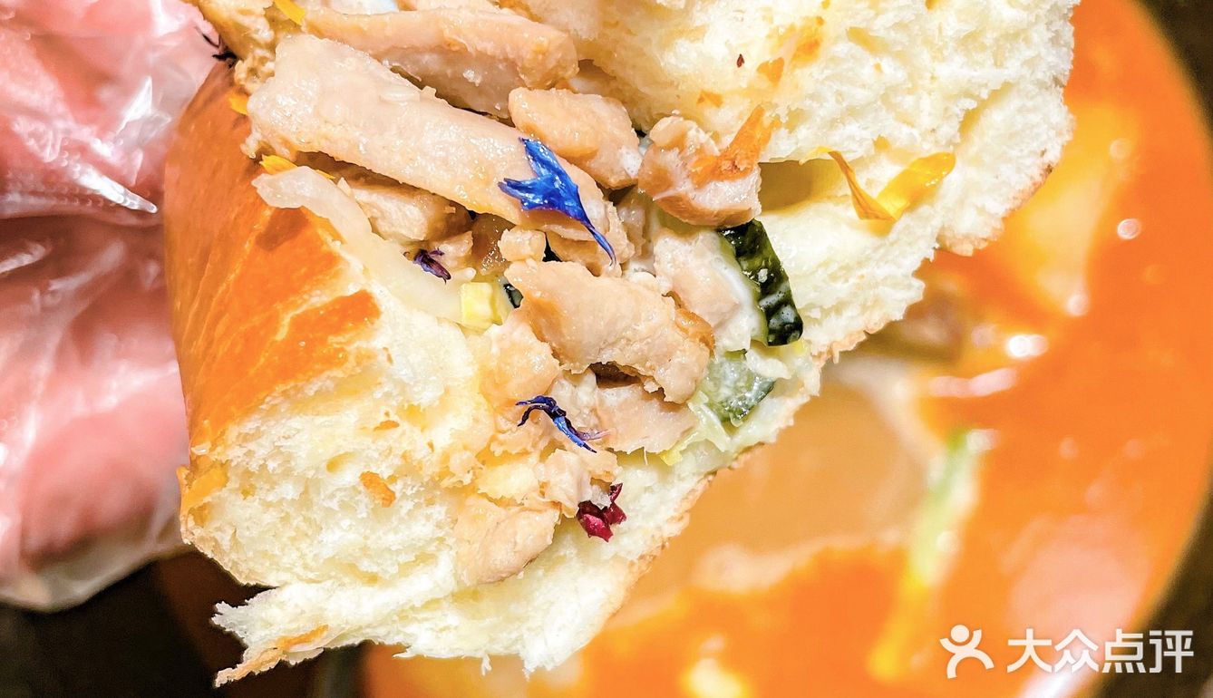 答应我，新年一定要带小朋友来吃的面包🐔