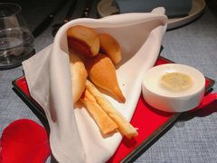 人餐前面包-弦月窗LUNETTE BY AMANDA(复兴路店)