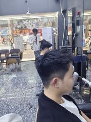 -藤野造型专业烫染接发