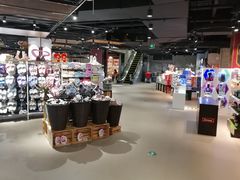 -中百仓储超市有限公司(越秀星汇维港店)