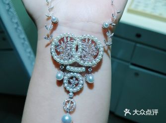 非常适合穿婚纱佩戴的一款