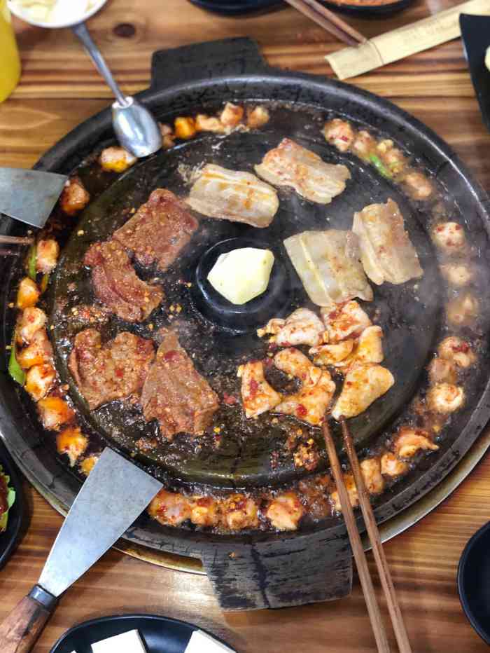 石棉锅盖烤肉-"来雅安就得试试石棉烤肉啊!网上随便找到了.