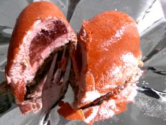 树莓慕斯切开看看-巴黎曼朵(欧亚商都A座店)