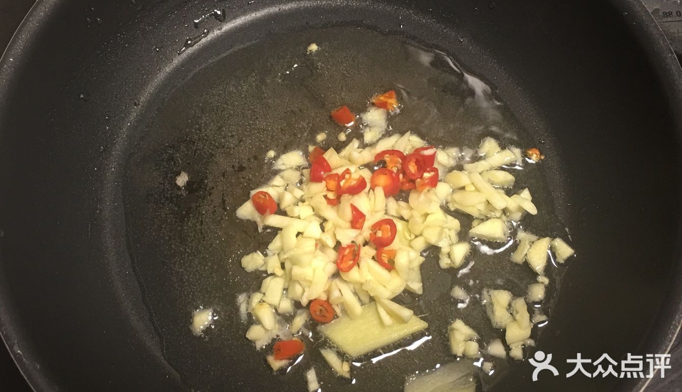 简单粗暴原始做法之清炒蒜苔   
