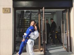 -菠萝格斗巴西柔术训练馆