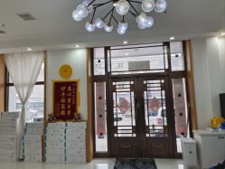 -靓芙泉专研痘痘肌