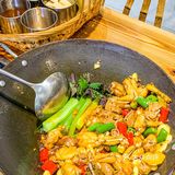 东莞火锅｜西平的地摊肥肠牛蛙锅敲配饭哎🔥