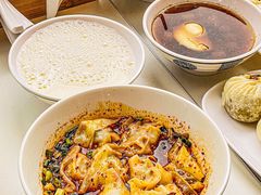 -李与白包子铺(桐梓林店)