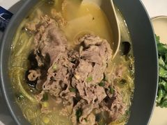 秘制酸汤肥牛-鹿港小镇(悠唐店)