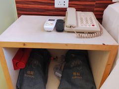 -卡罗酒店(东门晒布地铁站店)