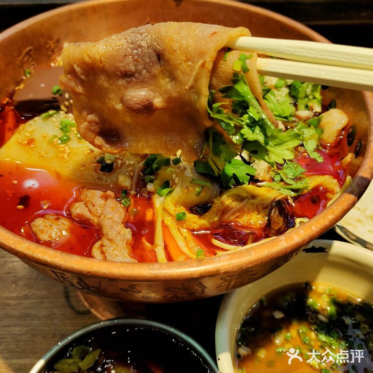 一个人的火锅，魔都冒菜扛把子 ｜ 成都你六姐·牛肉冒菜