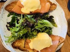 熏三文鱼班尼迪克蛋-ROAST coffee & eatery