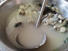 -雪湖煜辰鱼头老店(雪野湖店)