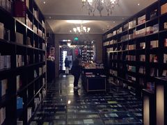 -钟书阁(松江泰晤士小镇店)