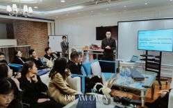 -BRANS PORO布朗斯伯勒西装高级定制·瑞璞西装(金陵店)